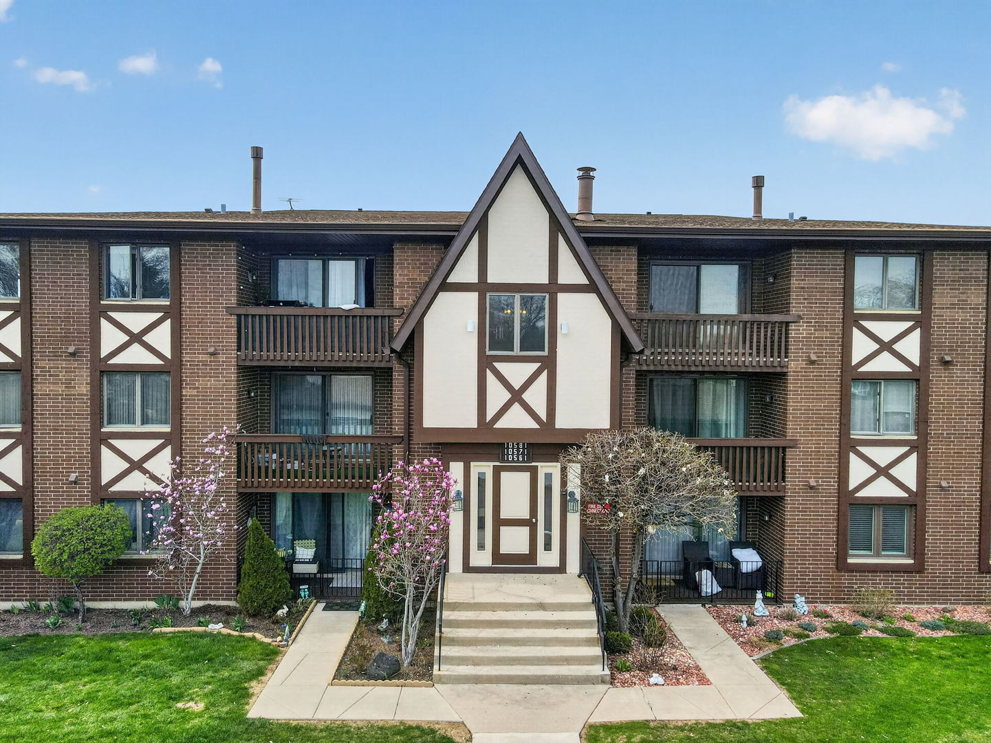 10571 Palos Place #B, Palos Hills, IL 60465