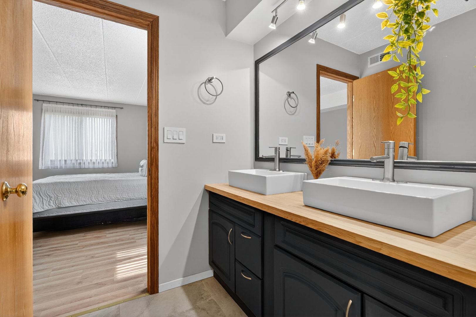 10571 Palos Place #B, Palos Hills, IL 60465