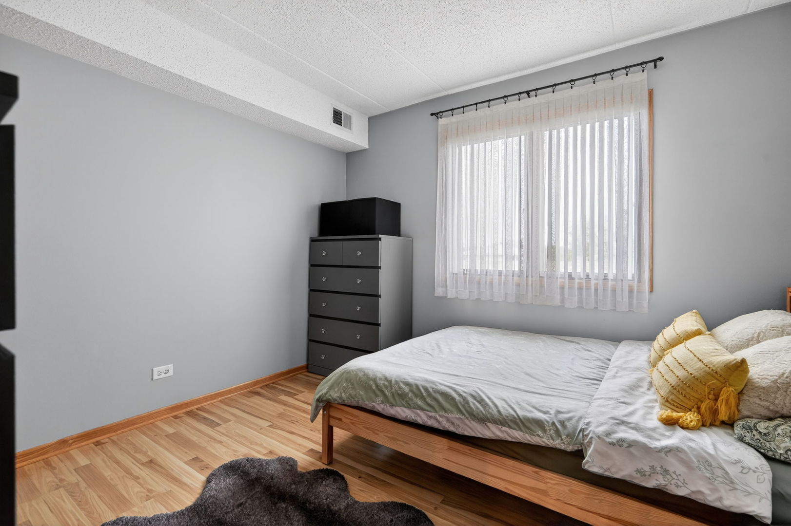 10571 Palos Place #B, Palos Hills, IL 60465