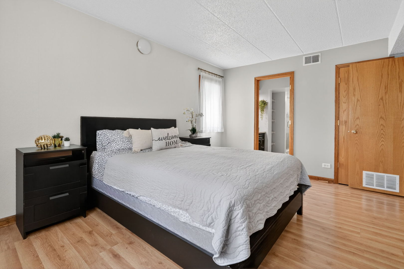 10571 Palos Place #B, Palos Hills, IL 60465