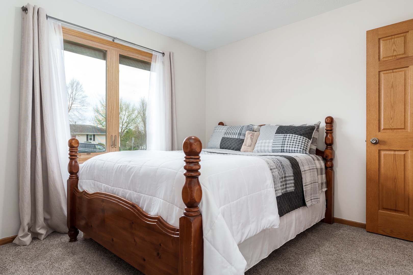 6658 Nestlewood Drive, Roscoe, IL 61073