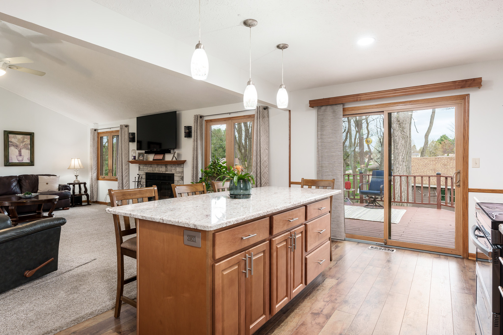 6658 Nestlewood Drive, Roscoe, IL 61073