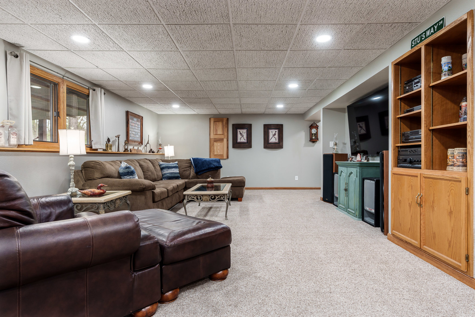 6658 Nestlewood Drive, Roscoe, IL 61073