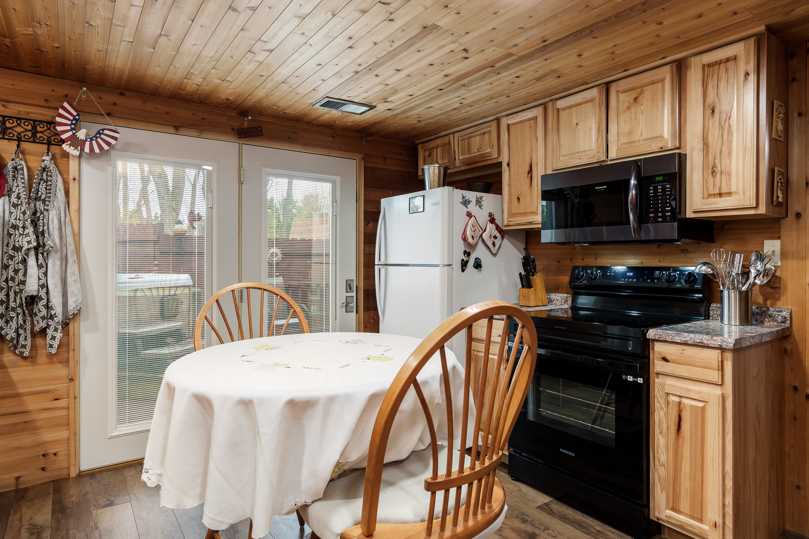 6658 Nestlewood Drive, Roscoe, IL 61073