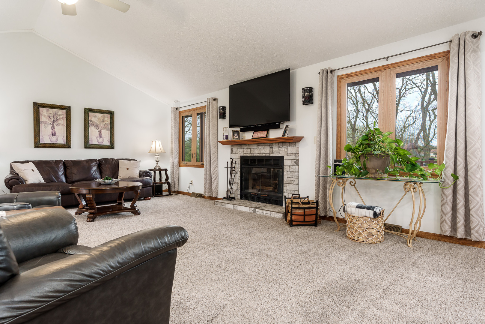 6658 Nestlewood Drive, Roscoe, IL 61073