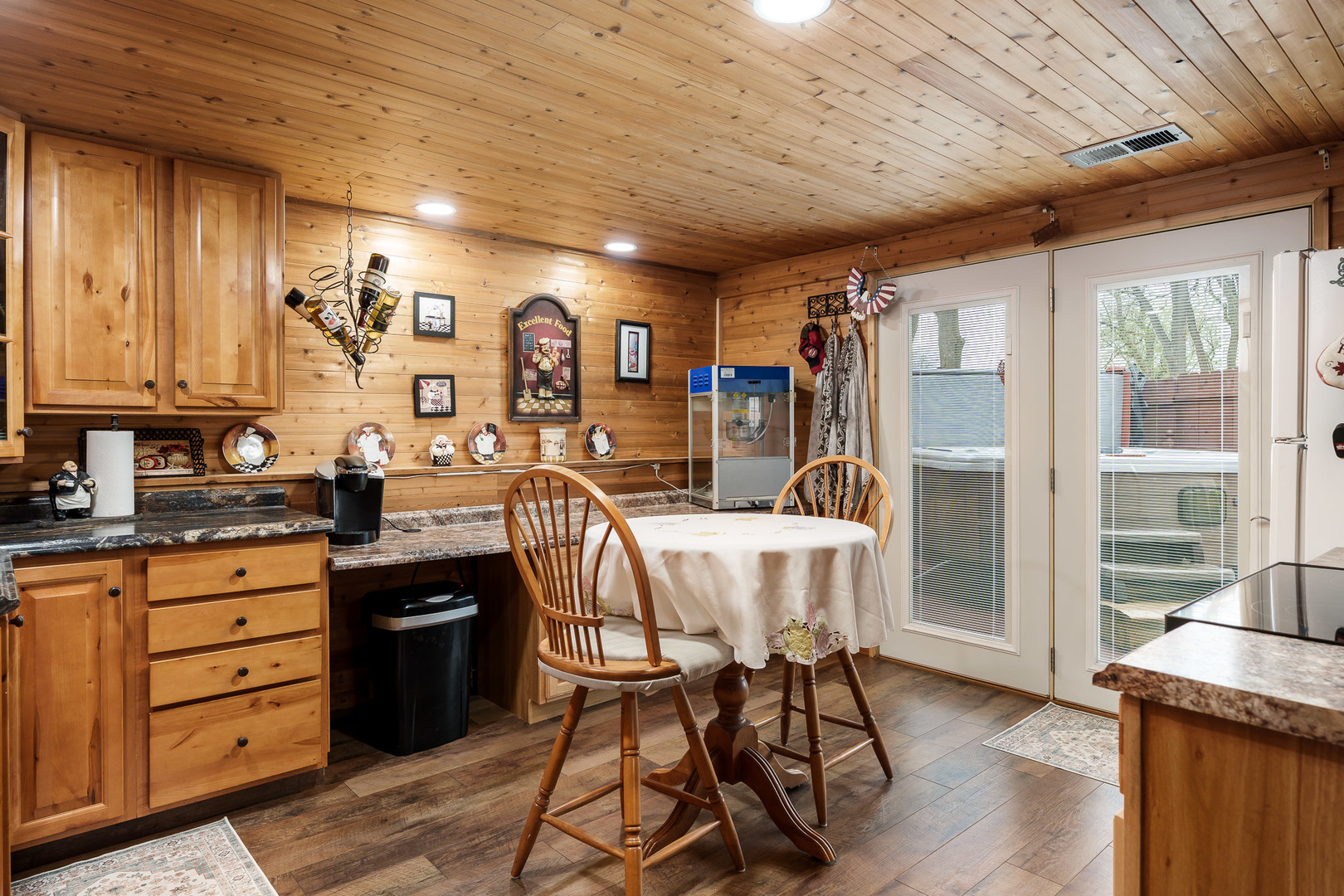 6658 Nestlewood Drive, Roscoe, IL 61073