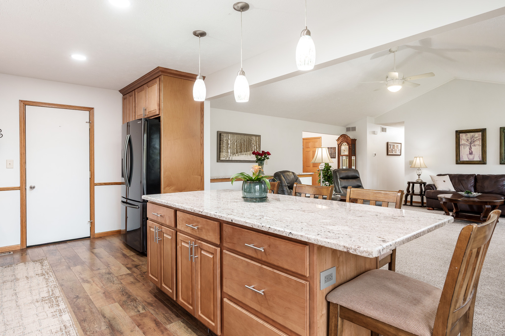 6658 Nestlewood Drive, Roscoe, IL 61073