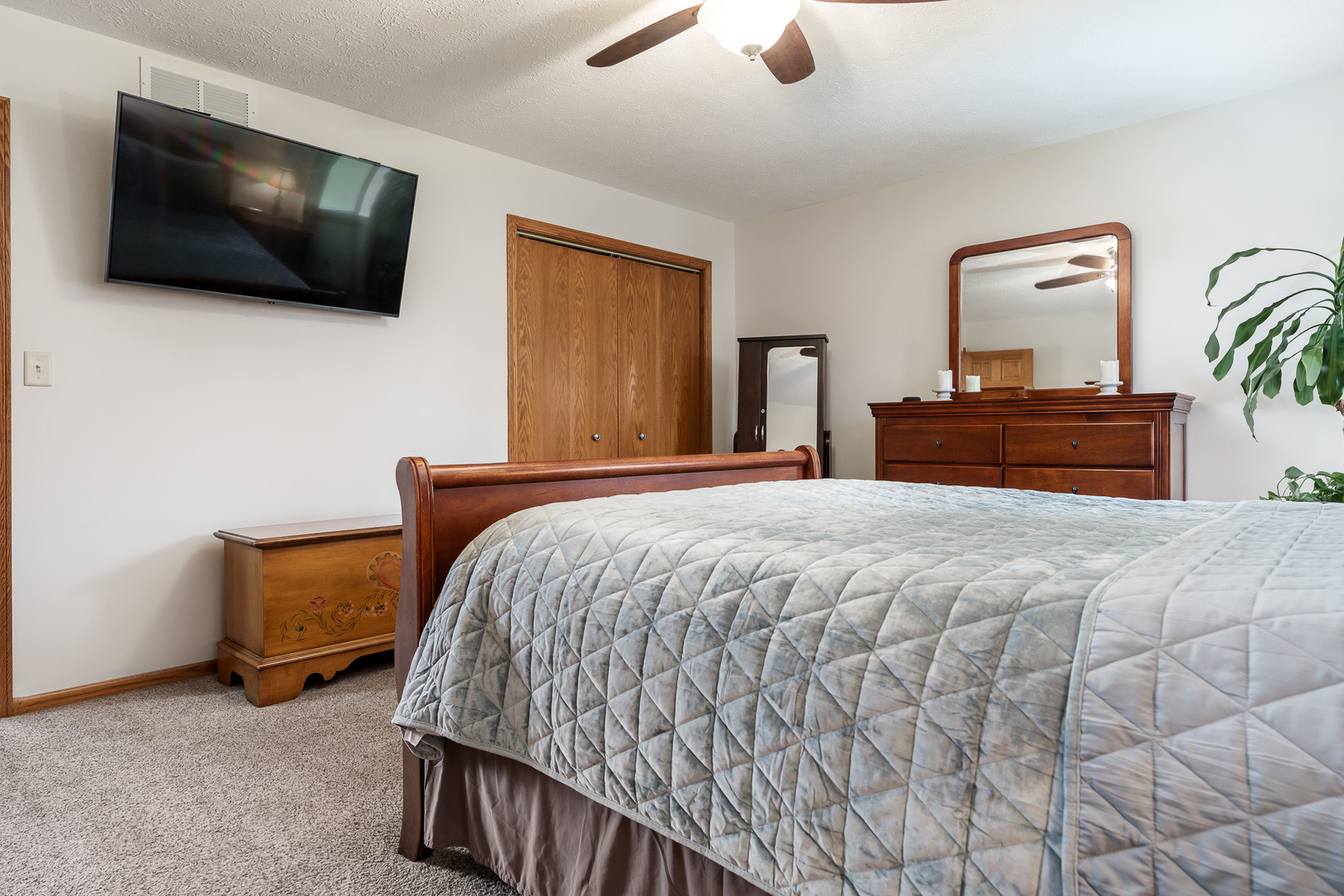 6658 Nestlewood Drive, Roscoe, IL 61073