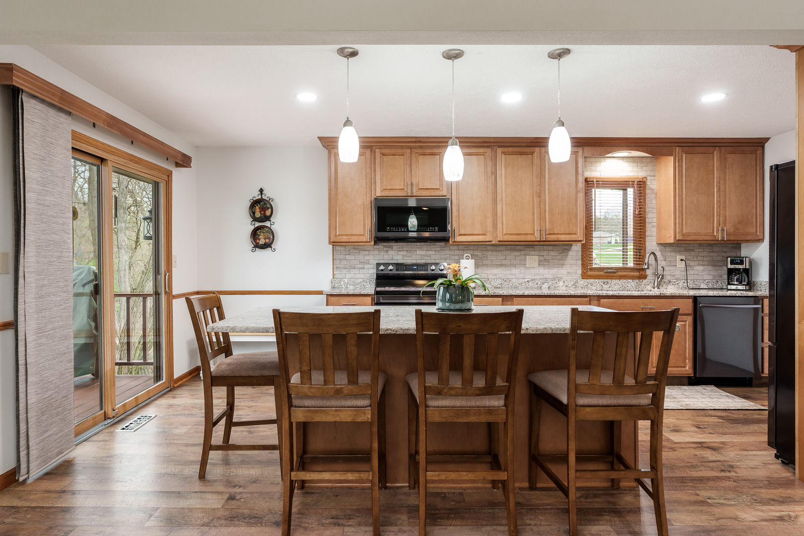 6658 Nestlewood Drive, Roscoe, IL 61073