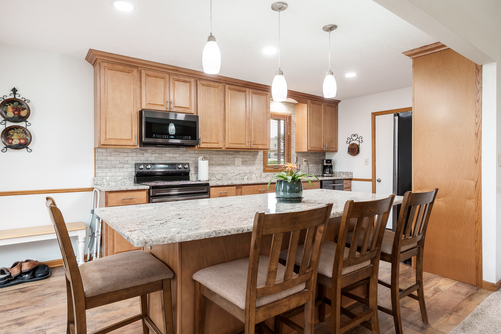 6658 Nestlewood Drive, Roscoe, IL 61073