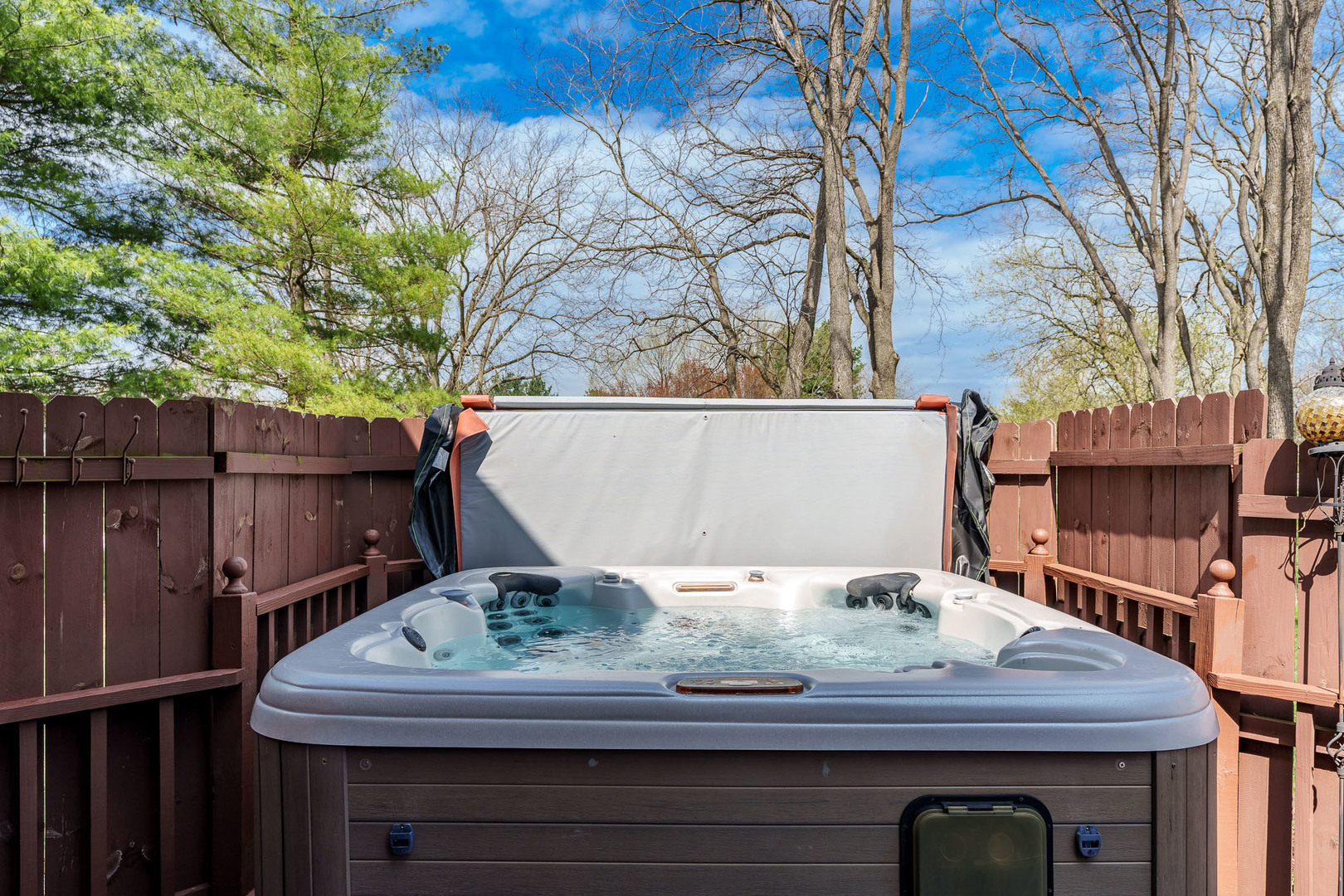 6658 Nestlewood Drive, Roscoe, IL 61073