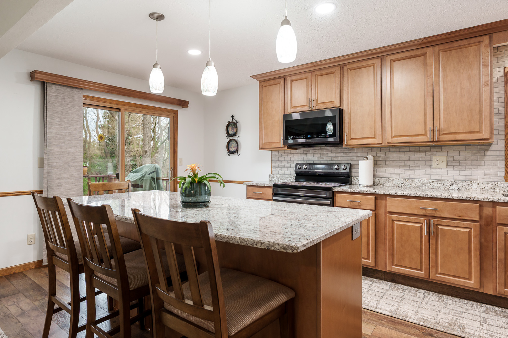 6658 Nestlewood Drive, Roscoe, IL 61073