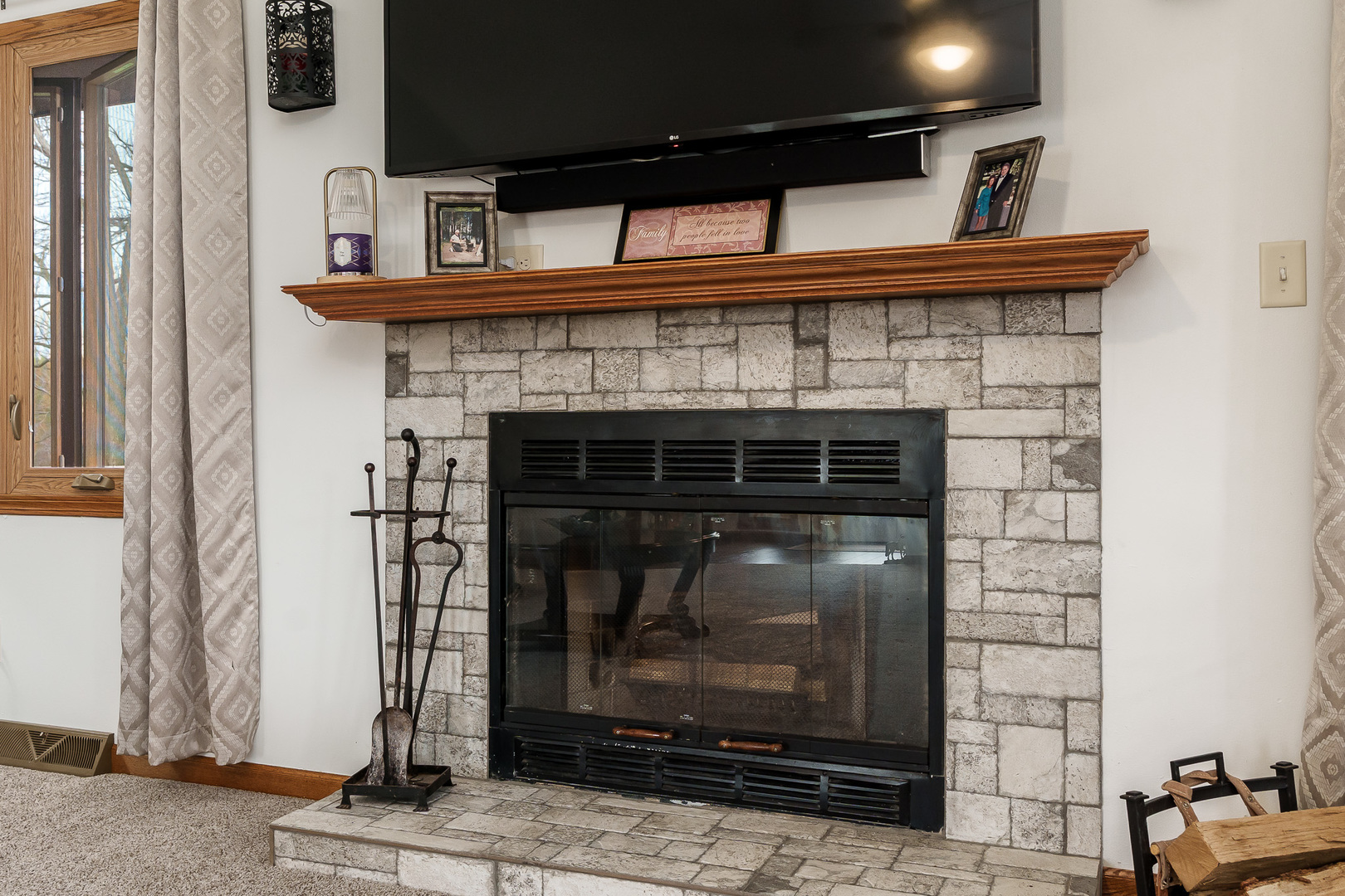 6658 Nestlewood Drive, Roscoe, IL 61073