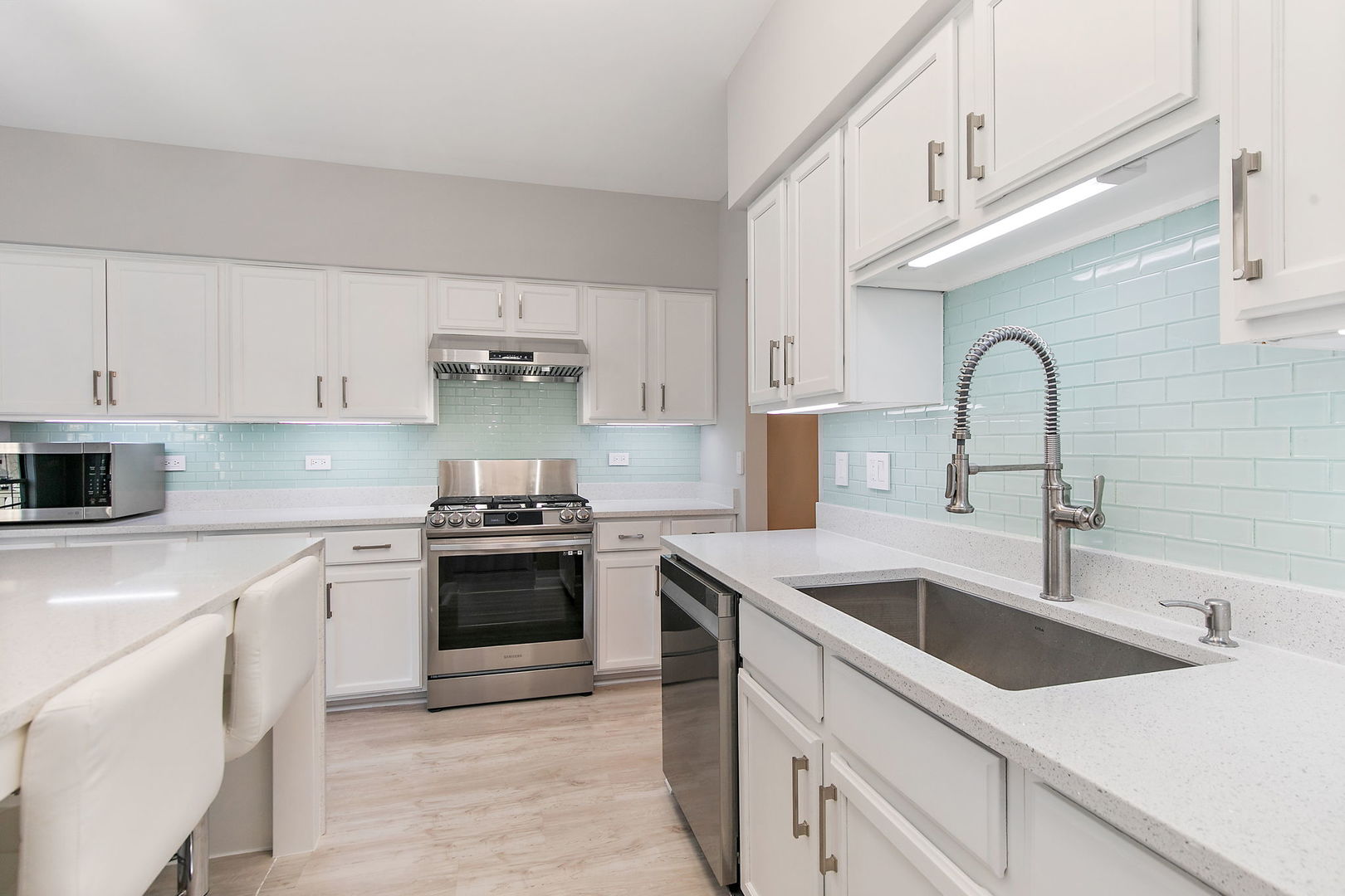 537 W Parkside Drive, Palatine, IL 60067