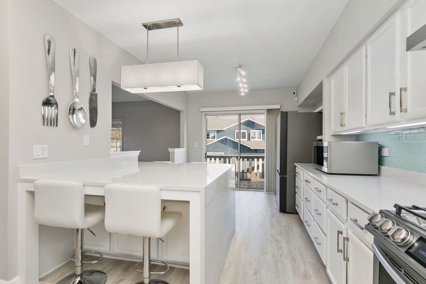 537 W Parkside Drive, Palatine, IL 60067