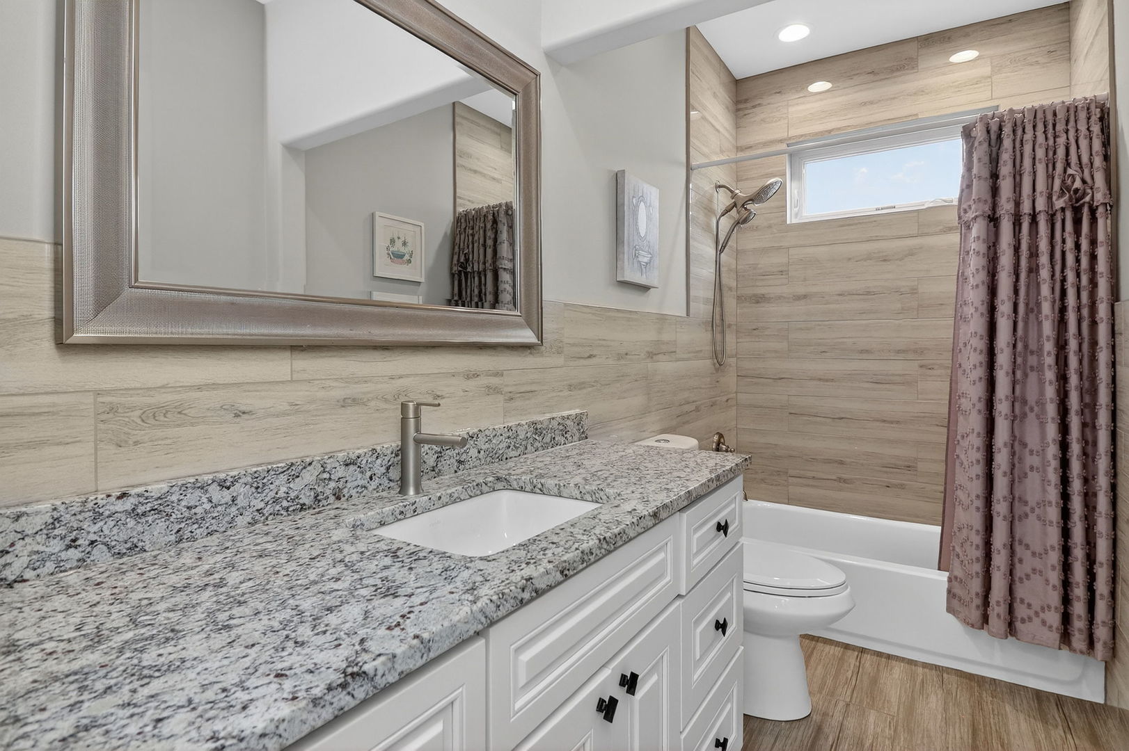 669 E Byron Avenue, Addison, IL 60101