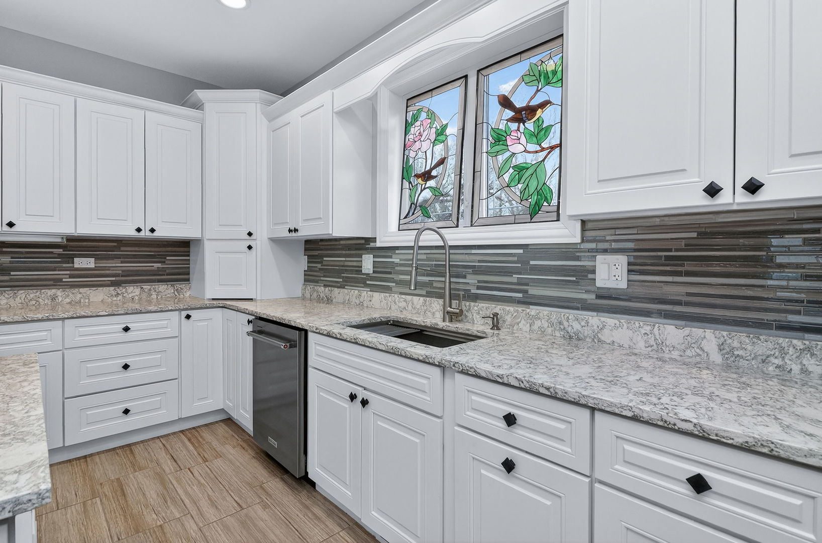 669 E Byron Avenue, Addison, IL 60101