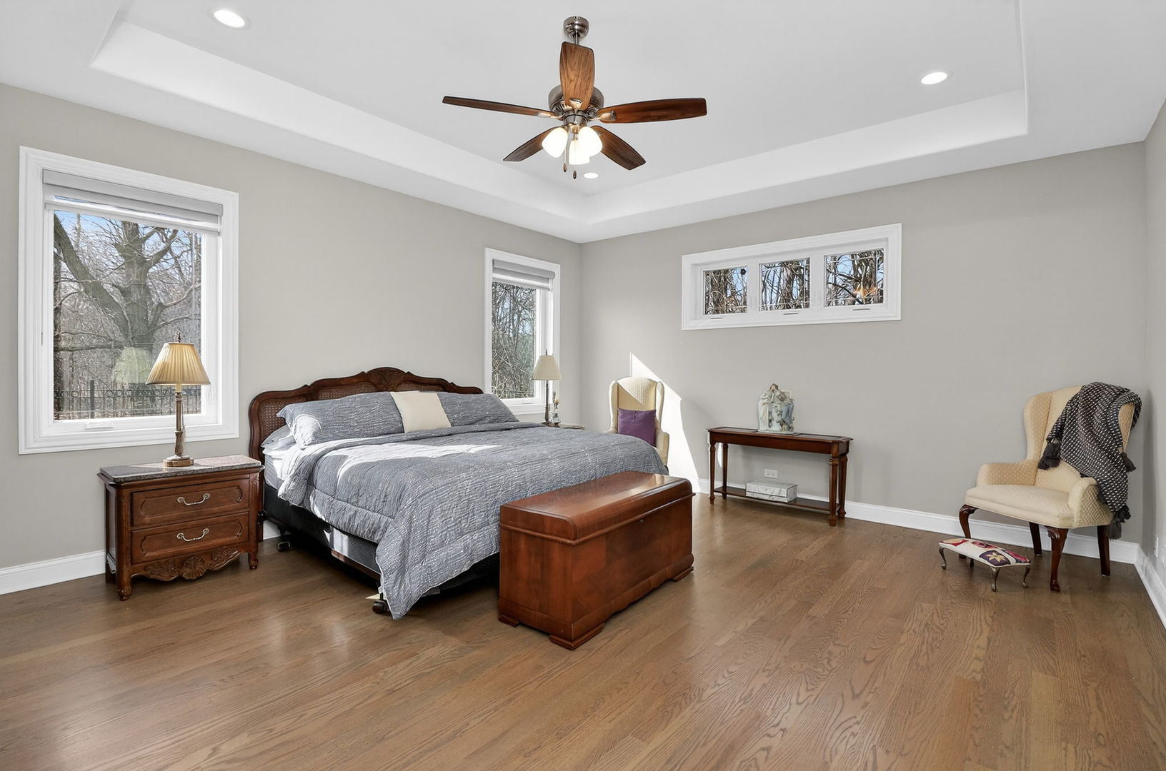 669 E Byron Avenue, Addison, IL 60101