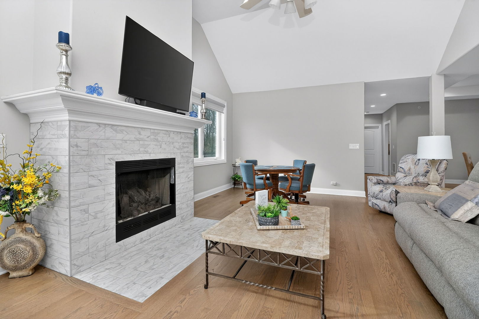 669 E Byron Avenue, Addison, IL 60101