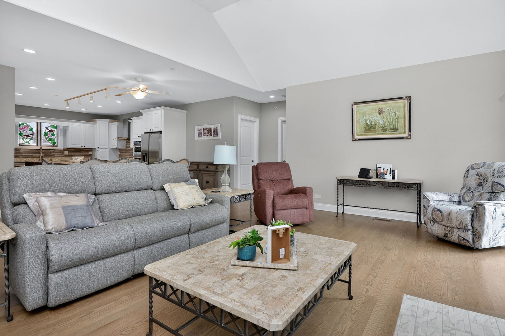 669 E Byron Avenue, Addison, IL 60101