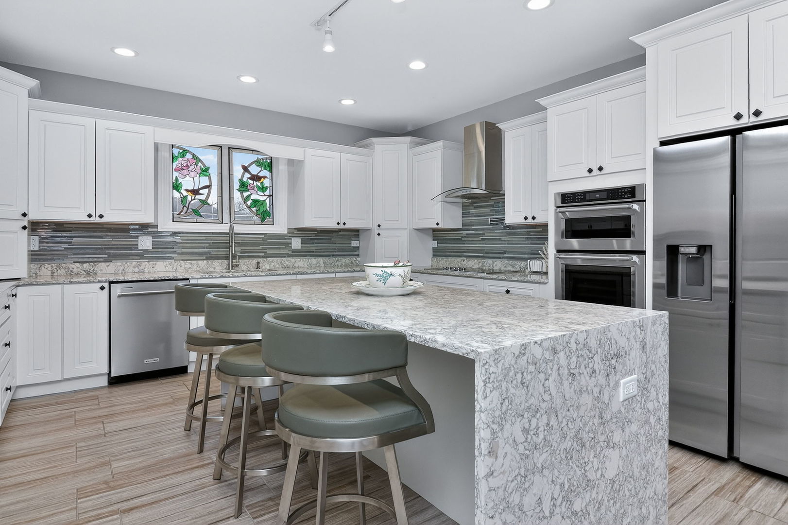 669 E Byron Avenue, Addison, IL 60101