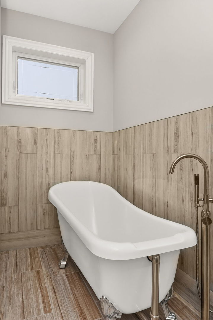 669 E Byron Avenue, Addison, IL 60101