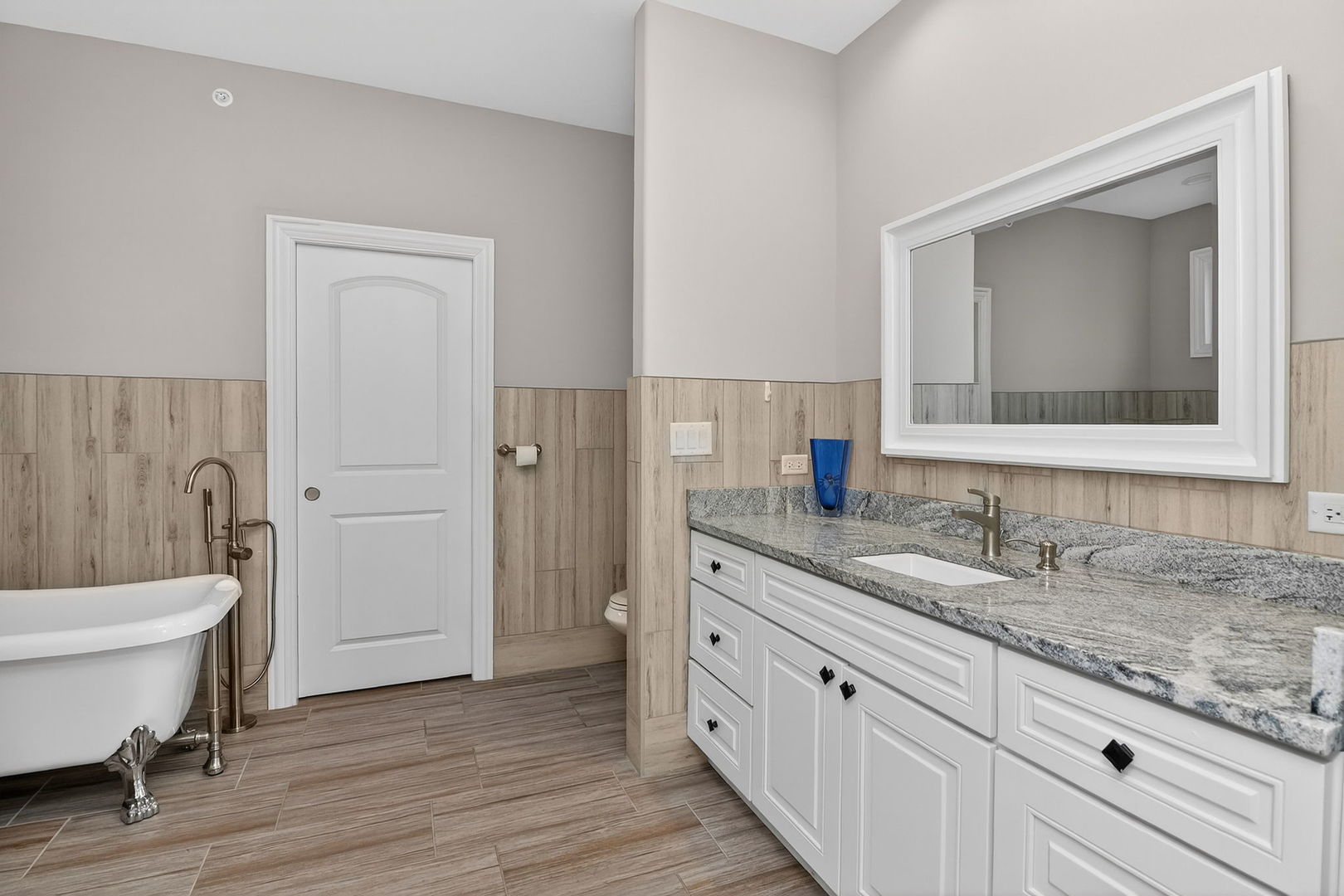 669 E Byron Avenue, Addison, IL 60101