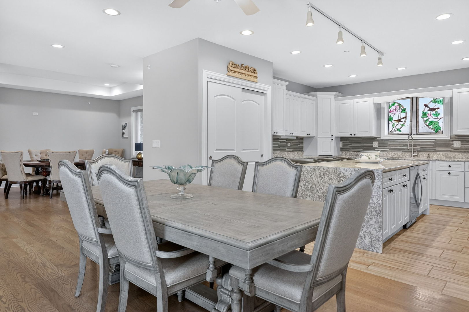 669 E Byron Avenue, Addison, IL 60101