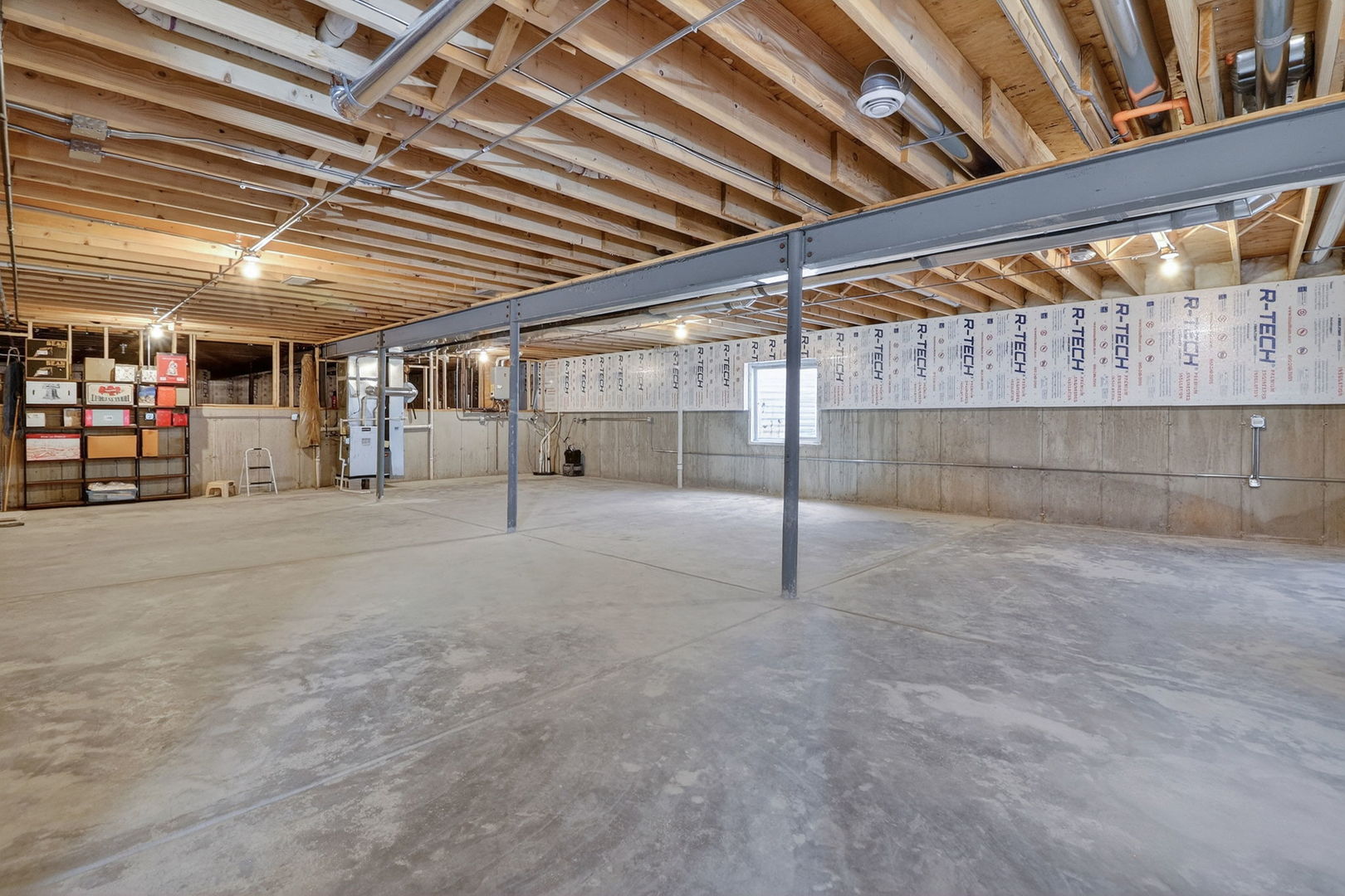 669 E Byron Avenue, Addison, IL 60101