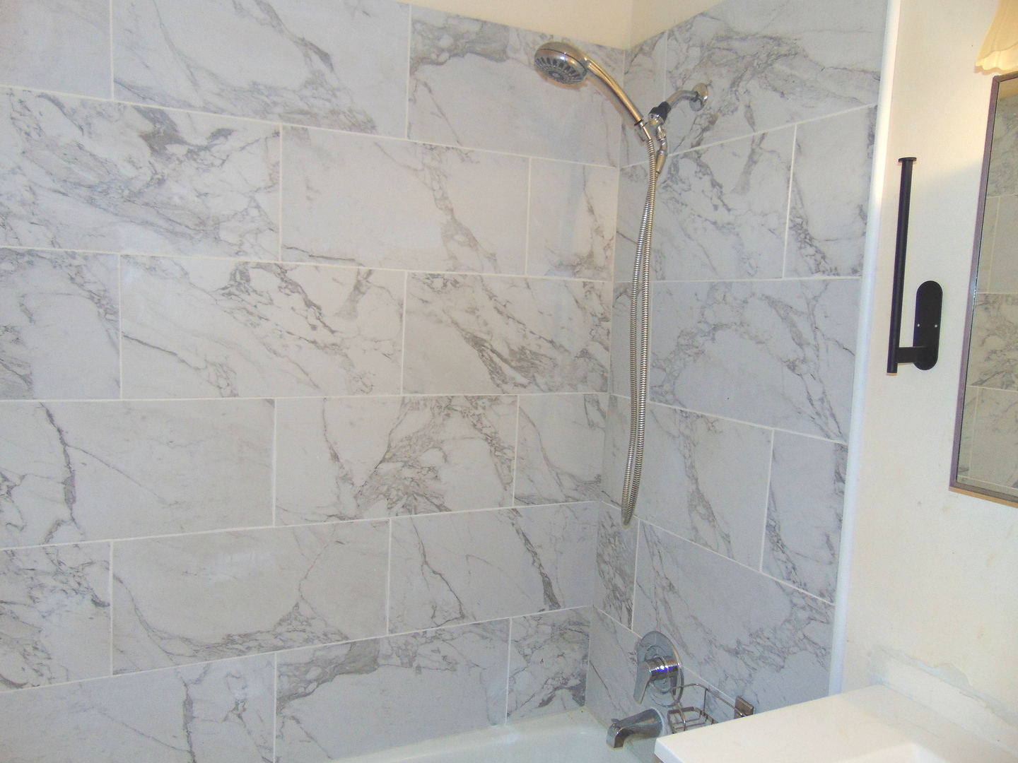 8996 Kennedy Drive #105E, Des Plaines, IL 60016