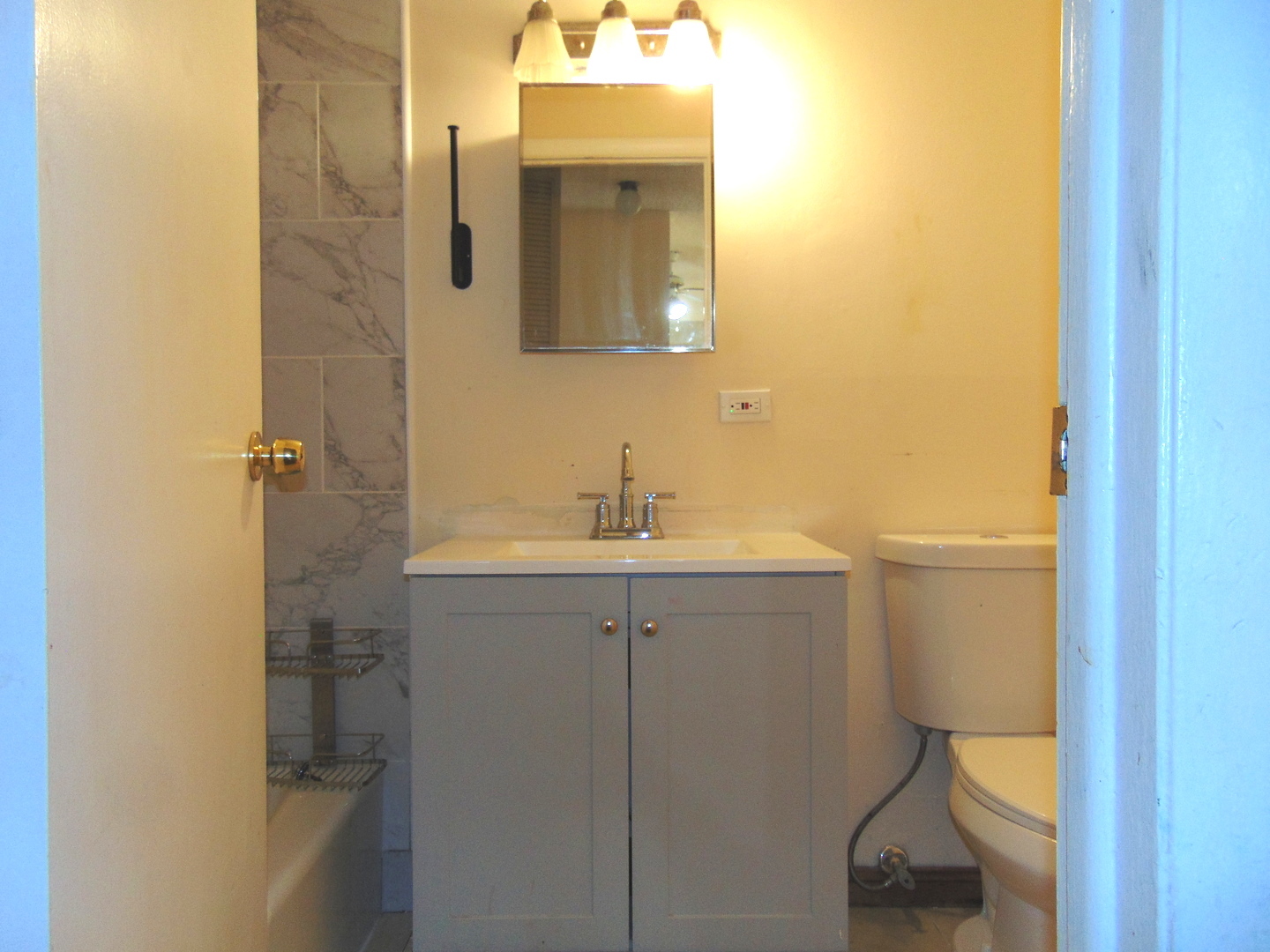 8996 Kennedy Drive #105E, Des Plaines, IL 60016