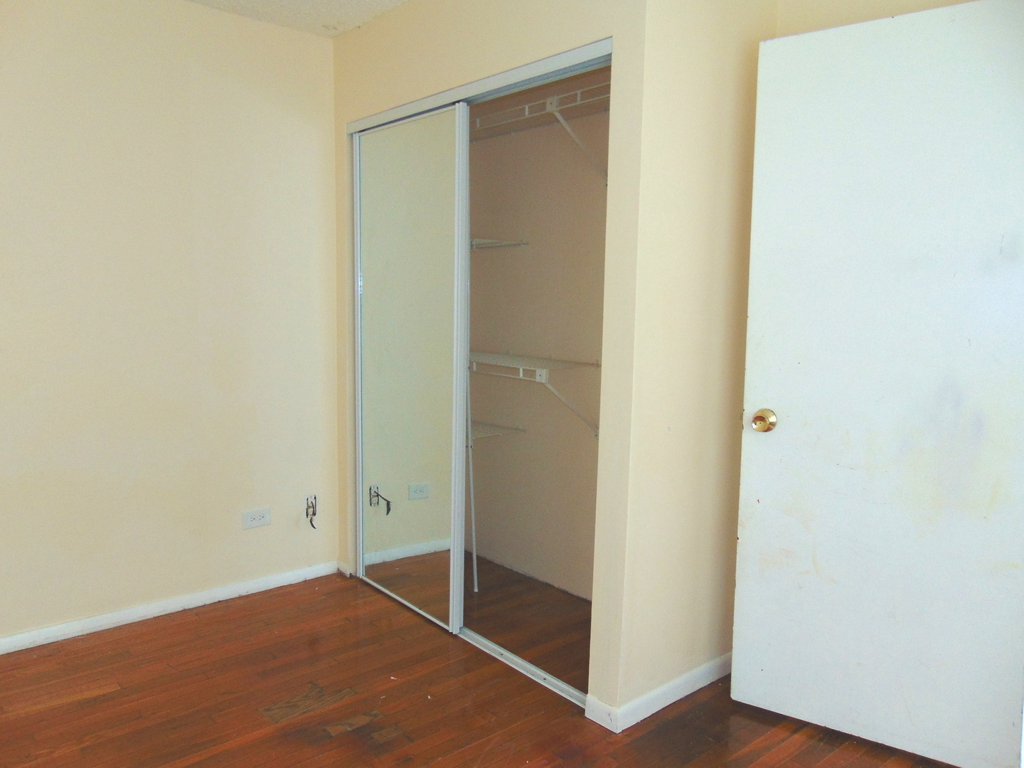 8996 Kennedy Drive #105E, Des Plaines, IL 60016