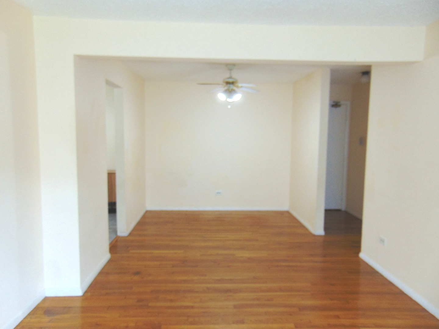 8996 Kennedy Drive #105E, Des Plaines, IL 60016