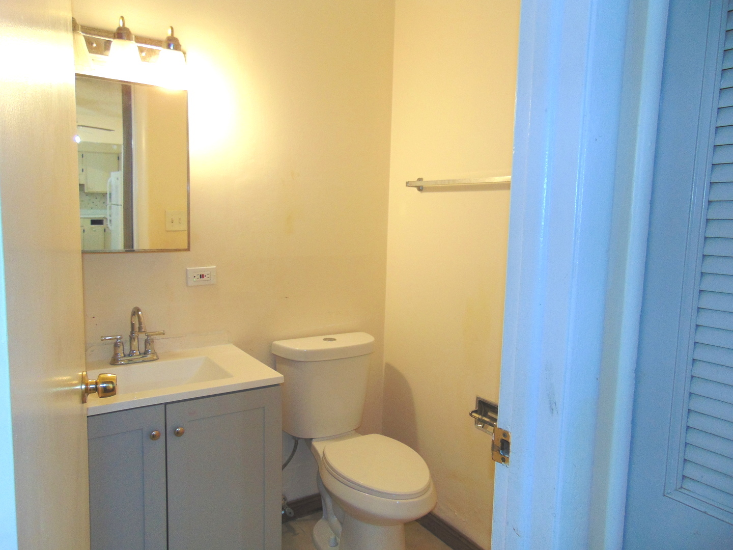 8996 Kennedy Drive #105E, Des Plaines, IL 60016