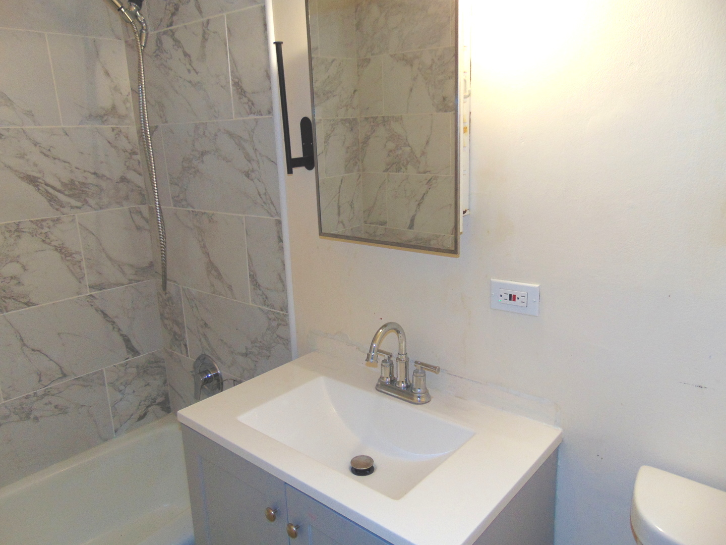 8996 Kennedy Drive #105E, Des Plaines, IL 60016