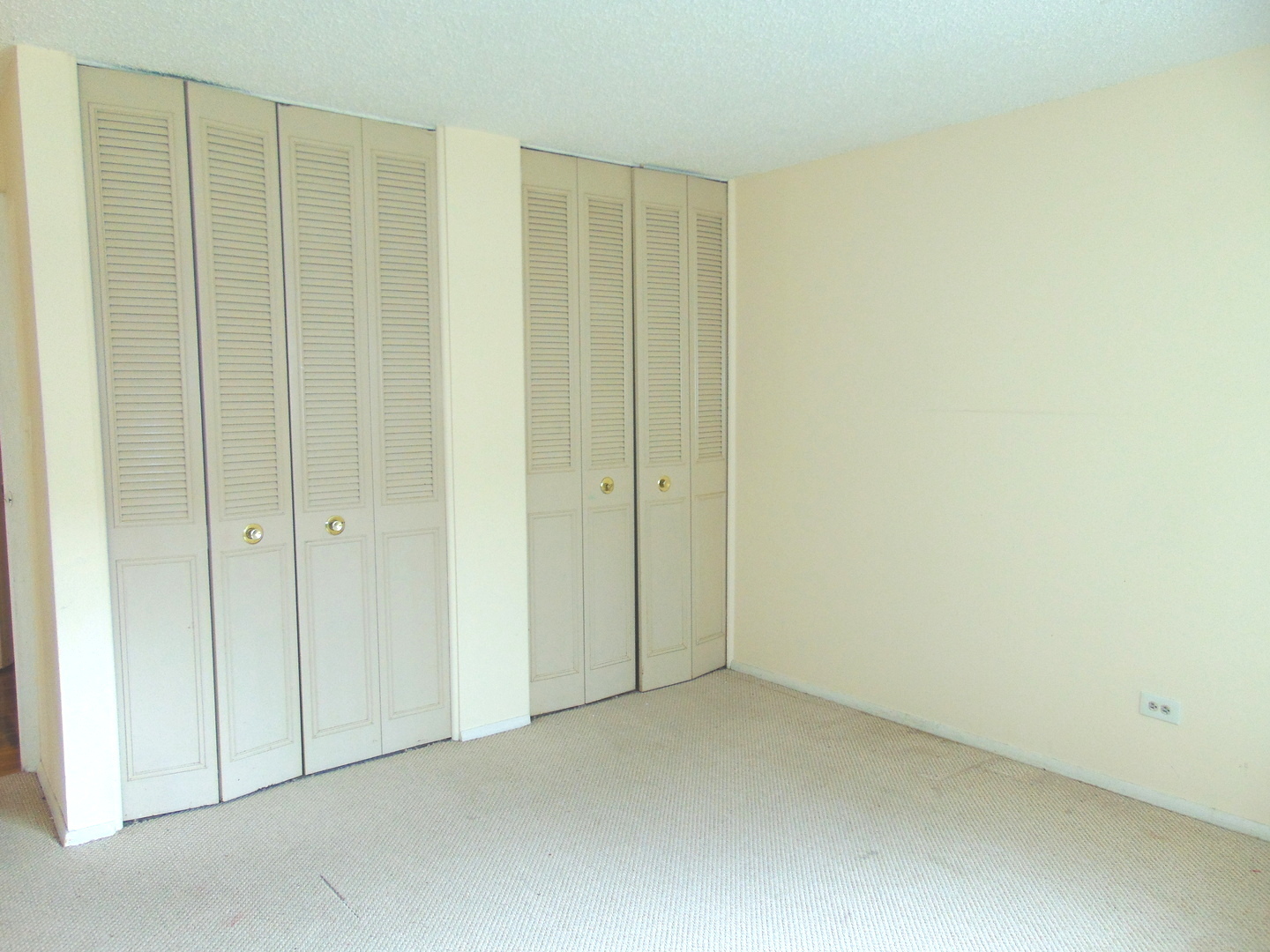 8996 Kennedy Drive #105E, Des Plaines, IL 60016