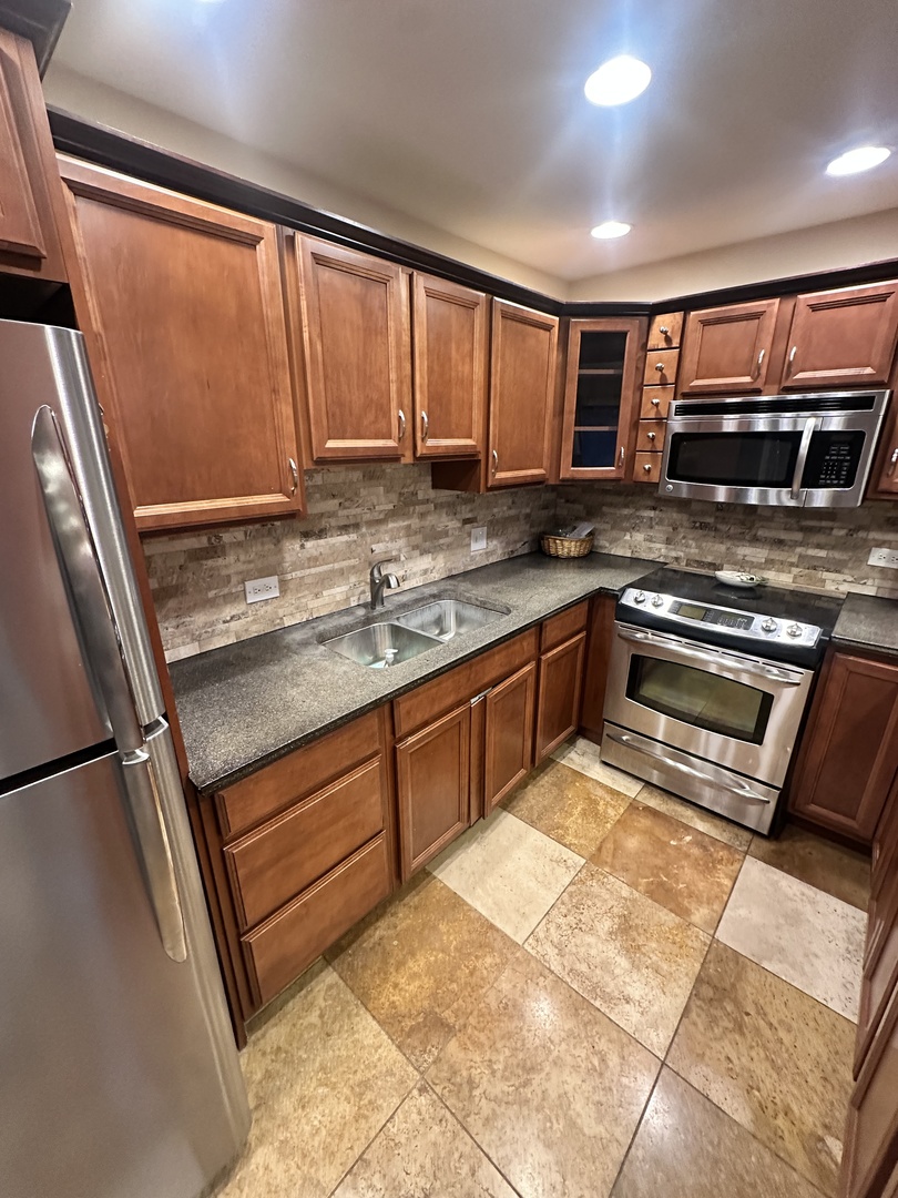 34 Montego Colony #1, Fox Lake, IL 60020