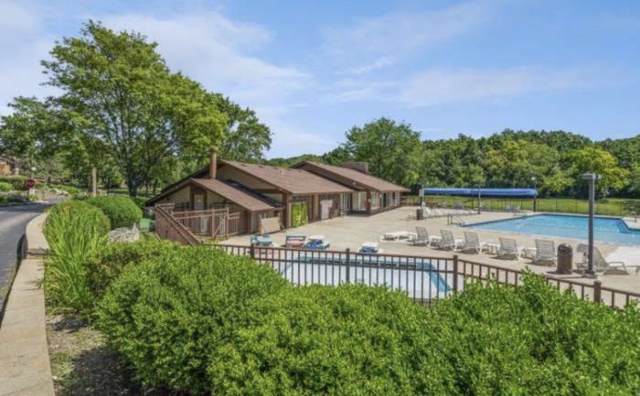 34 Montego Colony #1, Fox Lake, IL 60020