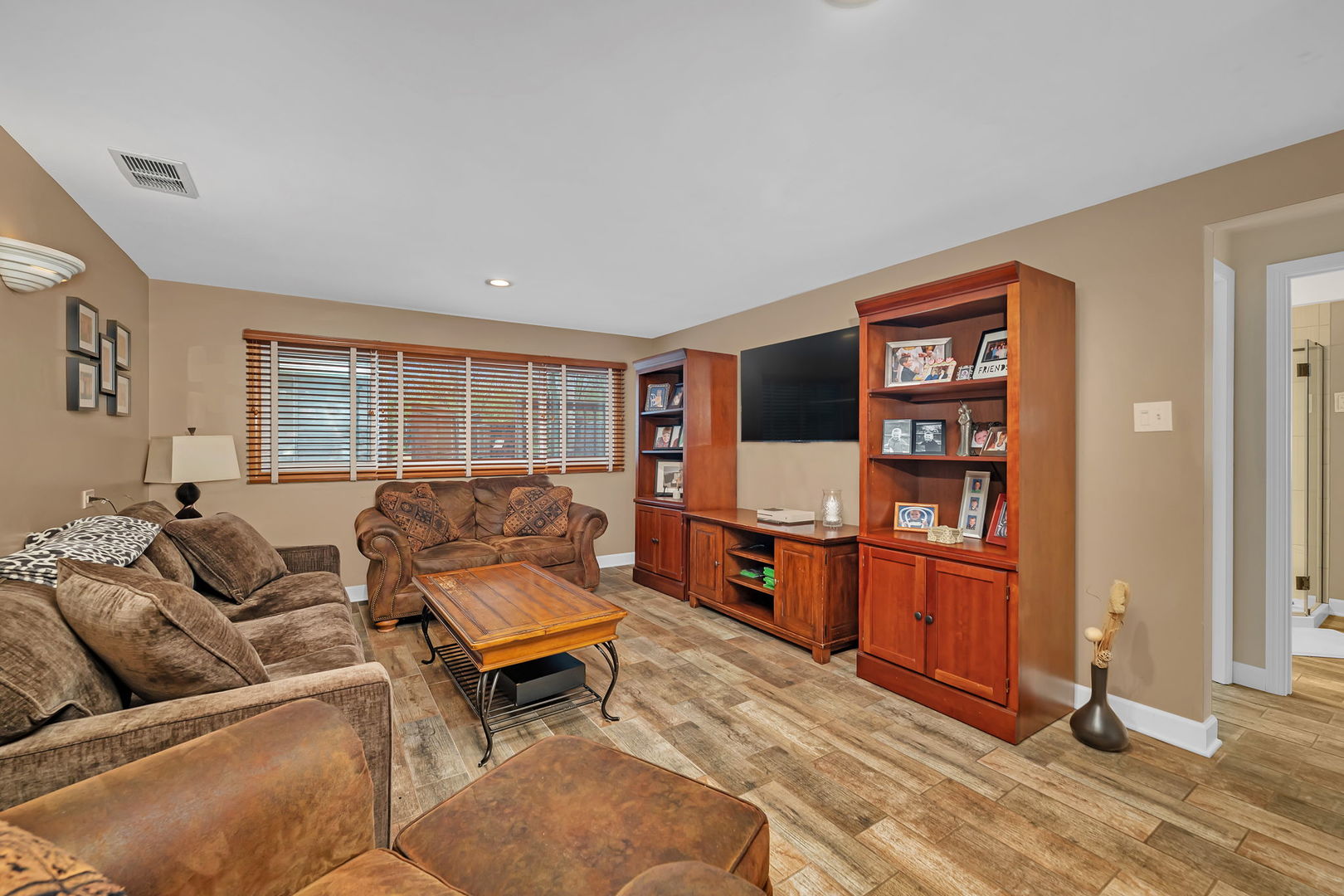 13808 Sandra Lane, Crestwood, IL 60418