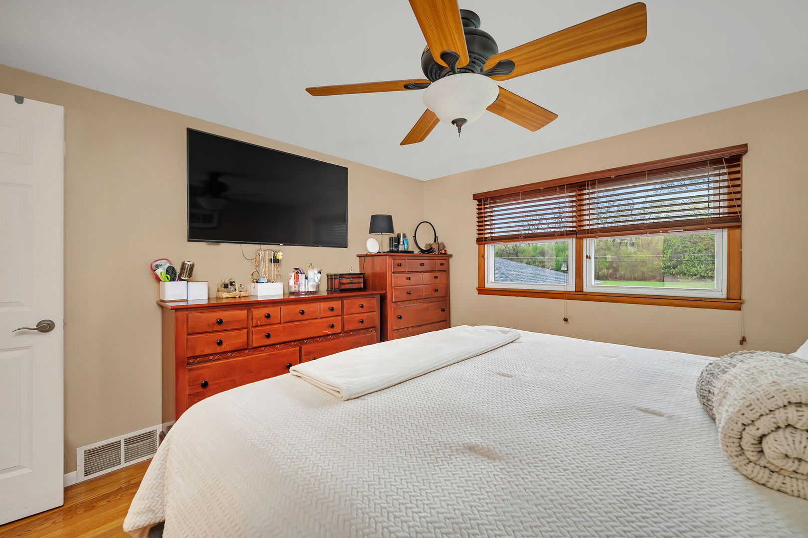 13808 Sandra Lane, Crestwood, IL 60418