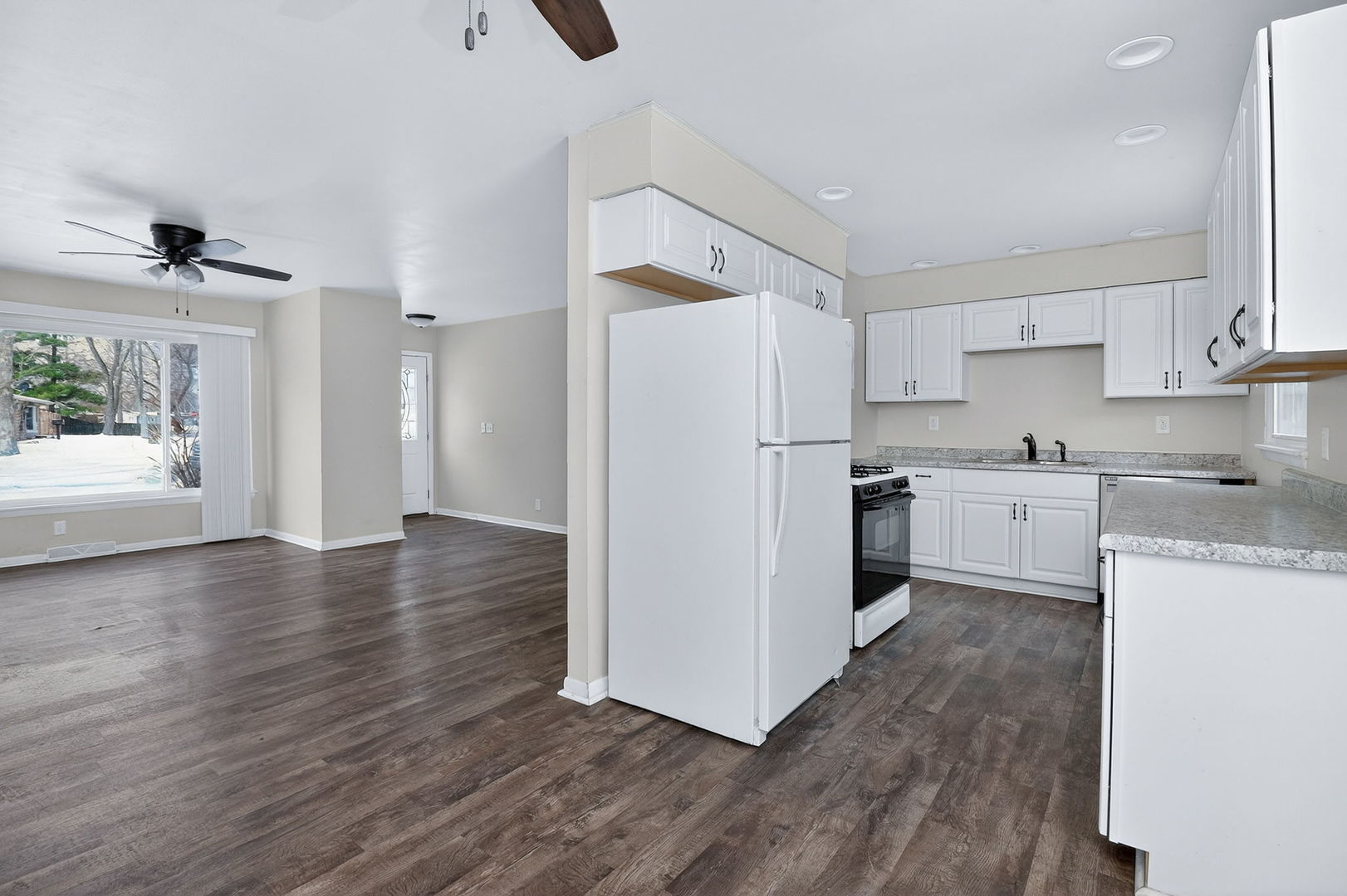 86 Circle Drive, Montgomery, IL 60538