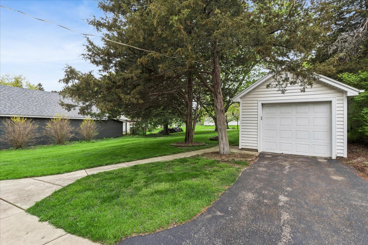 1631 Park Street, McHenry, IL 60050
