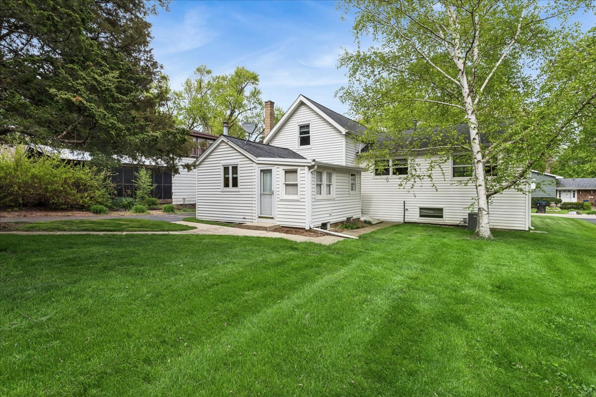 1631 Park Street, McHenry, IL 60050