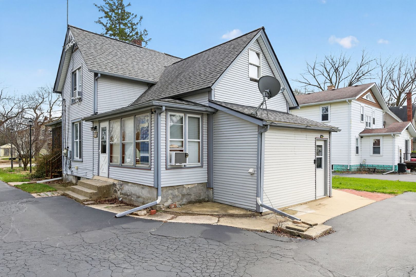 311 Marengo Road, Harvard, IL 60033