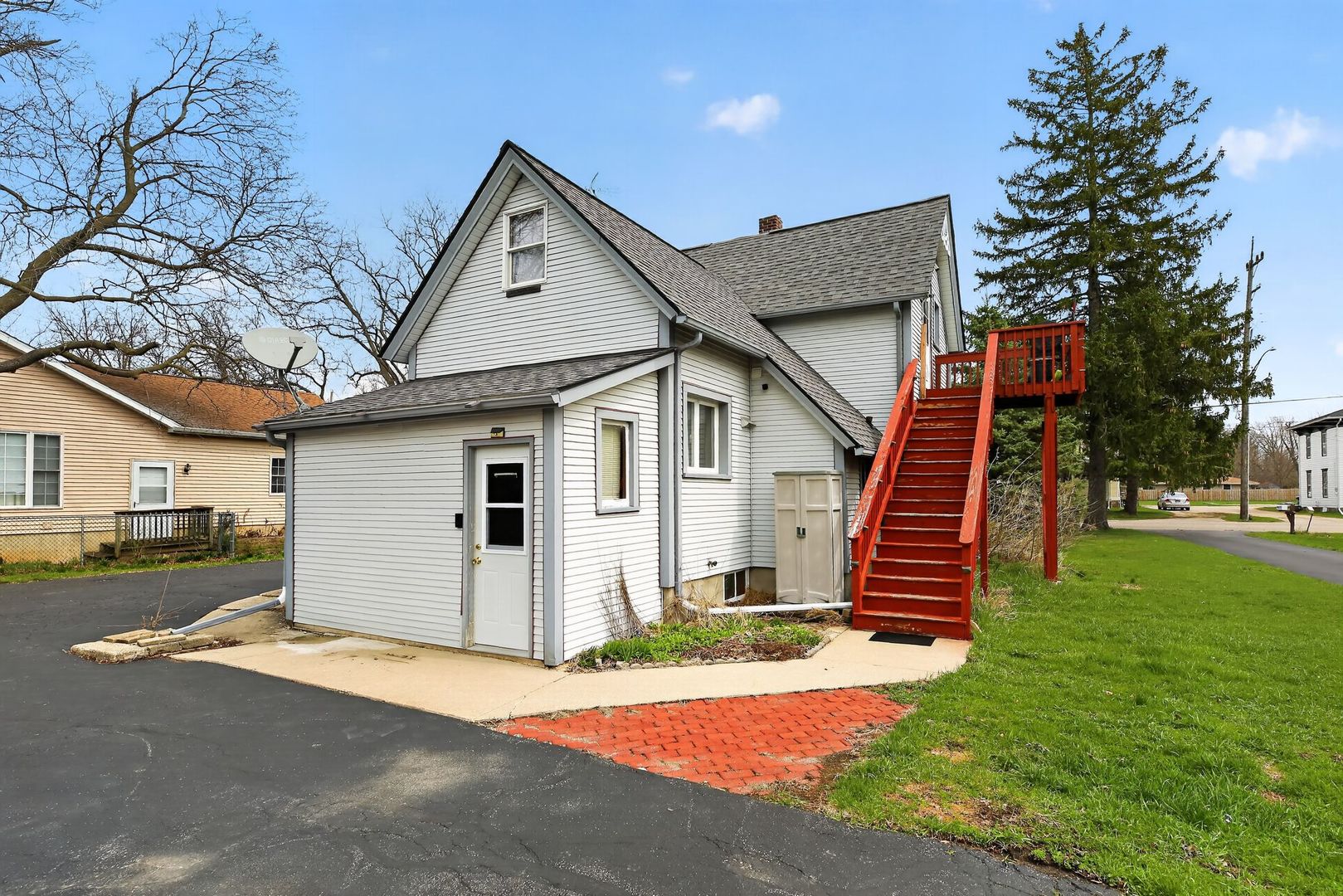 311 Marengo Road, Harvard, IL 60033