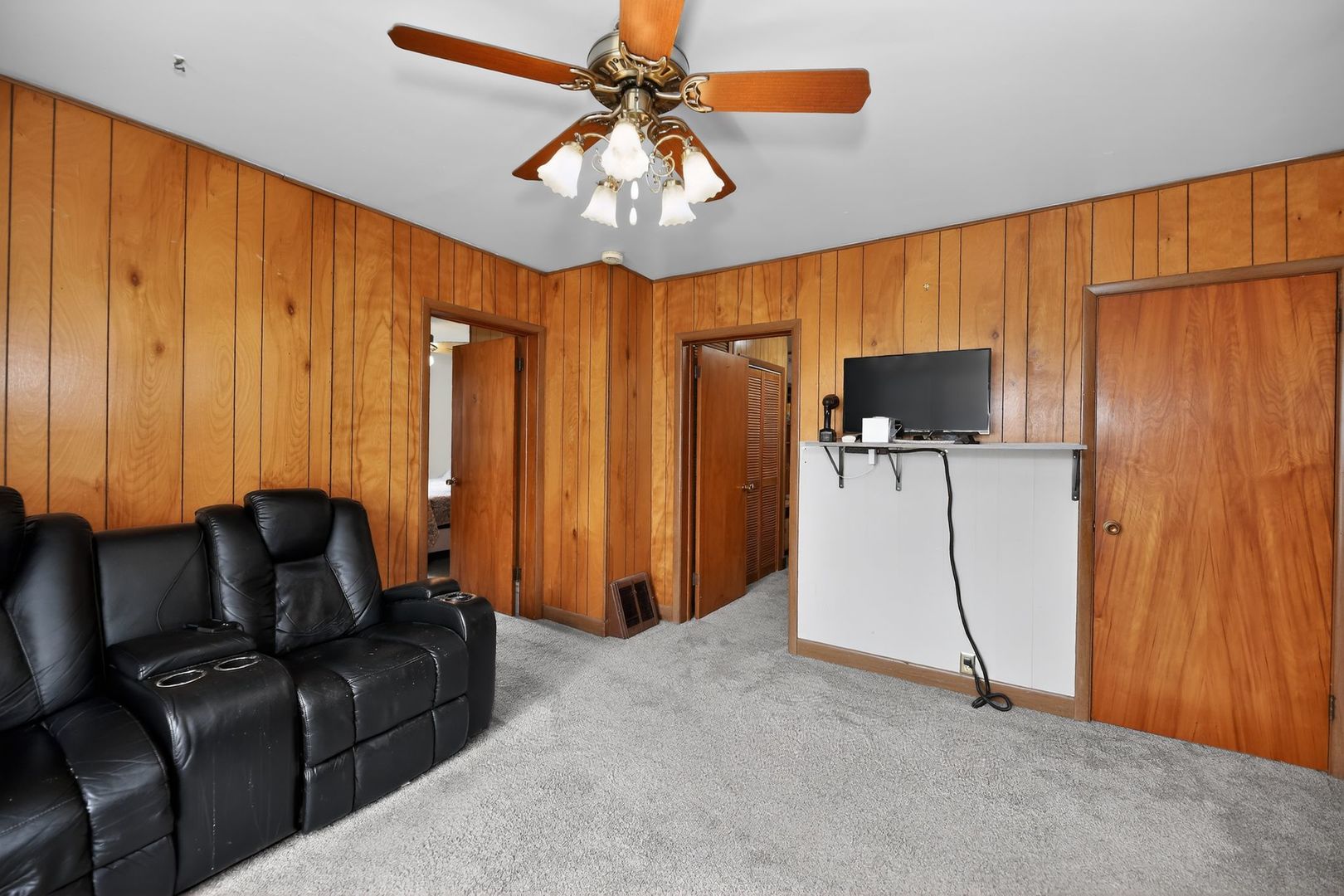 311 Marengo Road, Harvard, IL 60033