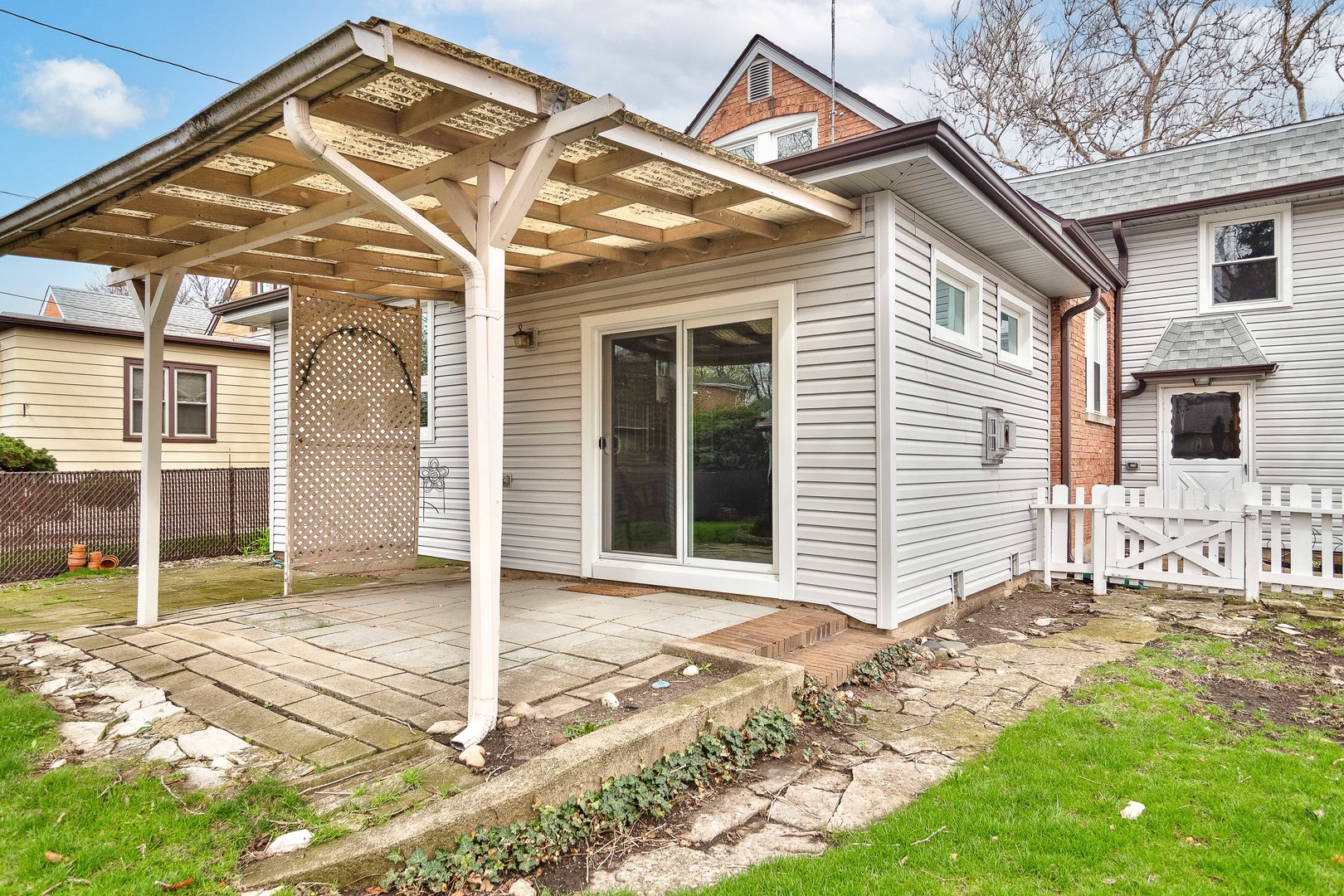 7701 W Rascher Avenue, Chicago, IL 60656