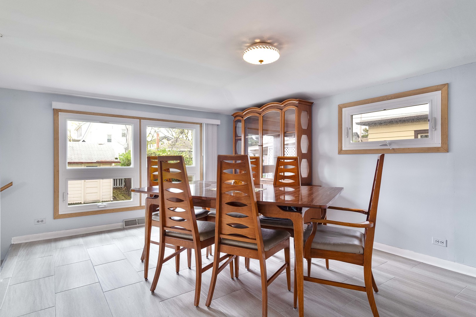 7701 W Rascher Avenue, Chicago, IL 60656