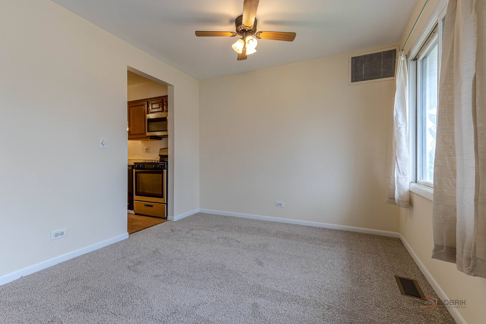 3004 Roberts Drive #8, Woodridge, IL 60517