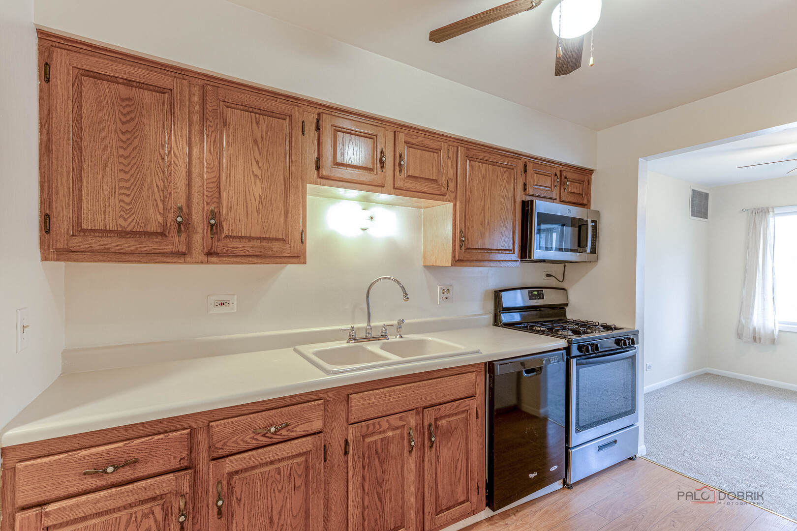 3004 Roberts Drive #8, Woodridge, IL 60517